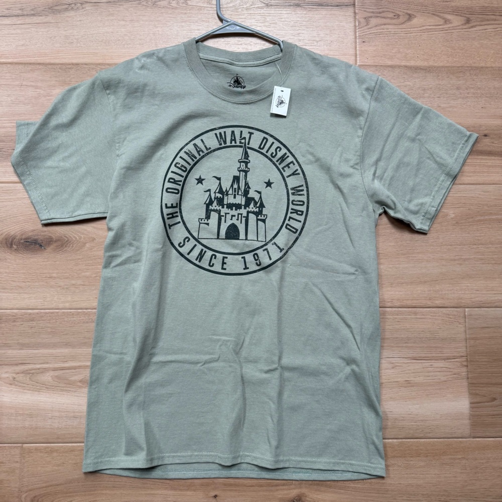 NWT!! Disney Men's Olive Castle Tee, Sz L, smoke free home!